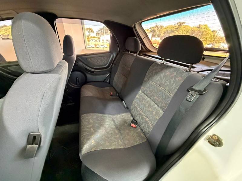 CHEVROLET - CELTA - 2002/2003 - Branca - R$ 17.900,00