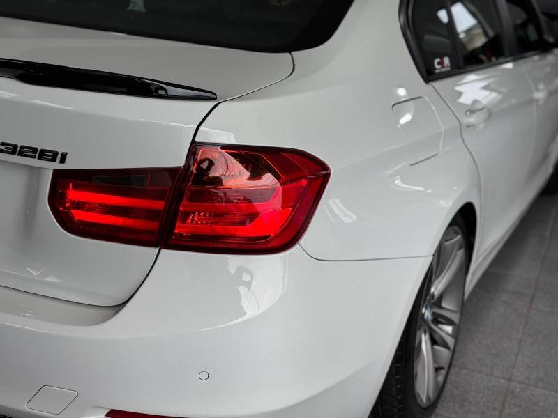 BMW - 328I - 2013/2013 - Branca - R$ 117.900,00