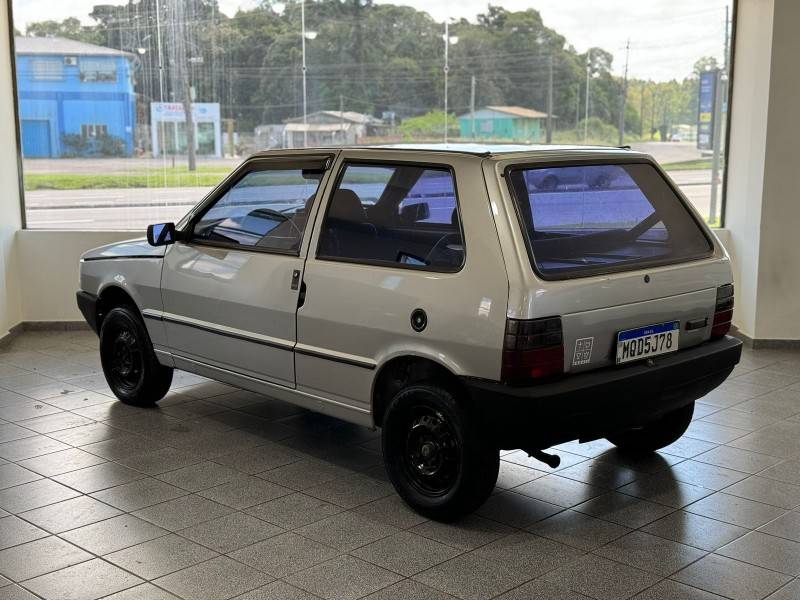 FIAT - UNO - 1998/1998 - Prata - R$ 9.900,00