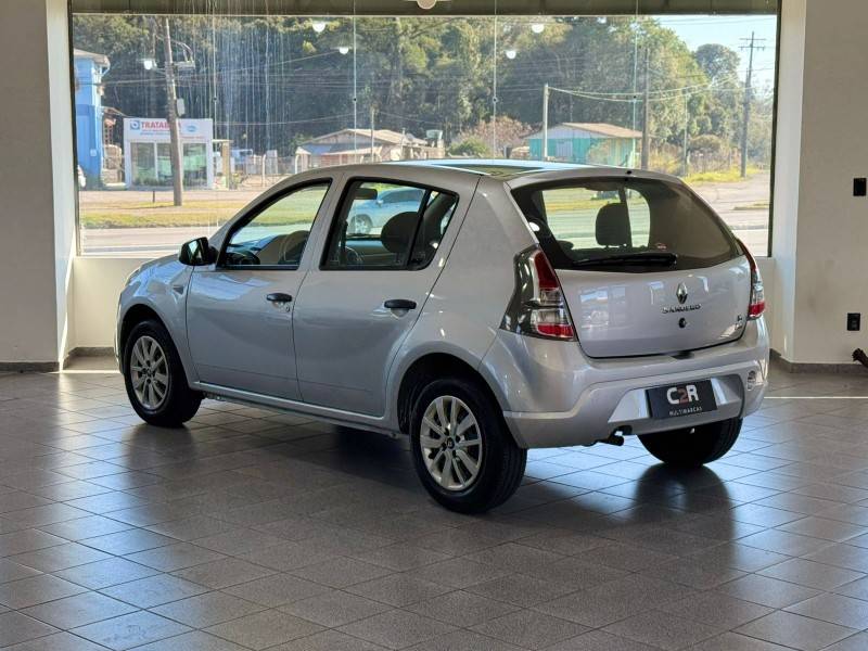RENAULT - SANDERO - 2013/2014 - Prata - R$ 34.900,00