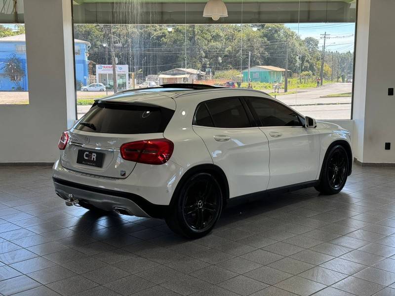 MERCEDES-BENZ - GLA 200 - 2015/2015 - Branca - R$ 112.900,00