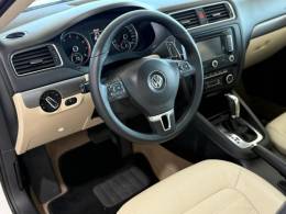 VOLKSWAGEN - JETTA - 2011/2012 - Branca - R$ 69.900,00