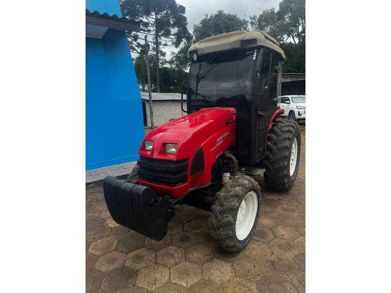 YANMAR - TRATOR 1155.4 - 2013/2013 - Vermelha - R$ 145.000,00