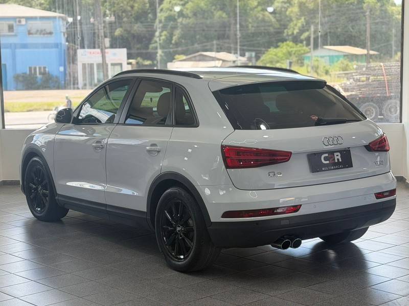 AUDI - Q3 - 2015/2016 - Branca - R$ 94.900,00