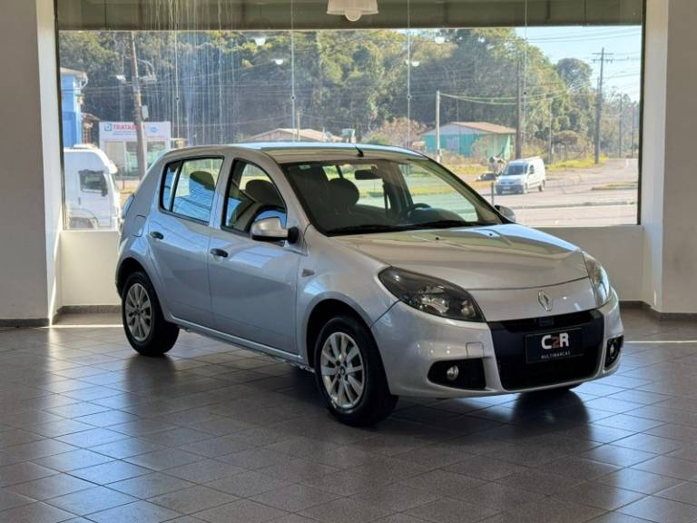 RENAULT - SANDERO - 2013/2014 - Prata - R$ 34.900,00