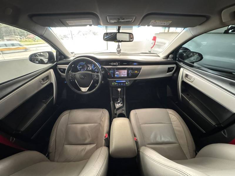 TOYOTA - COROLLA - 2014/2015 - Prata - R$ 84.900,00