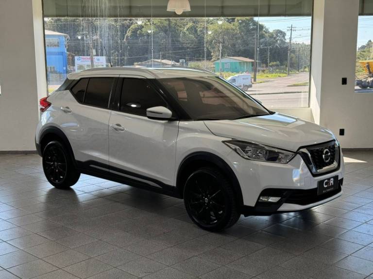 NISSAN - KICKS - 2016/2017 - Branca - R$ 80.900,00