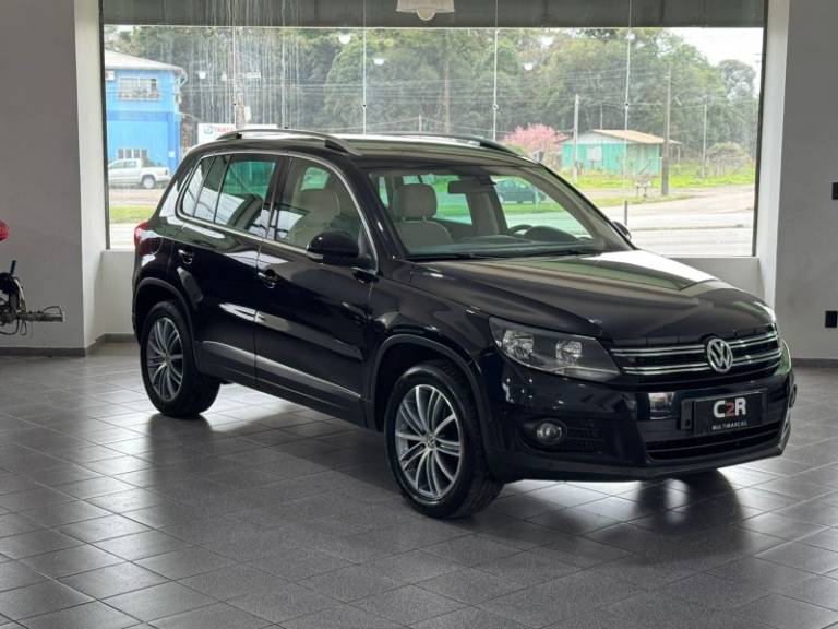 VOLKSWAGEN - TIGUAN - 2013/2014 - Preta - R$ 62.900,00