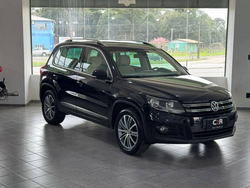 VOLKSWAGEN - TIGUAN - 2013/2014 - Preta - R$ 62.900,00