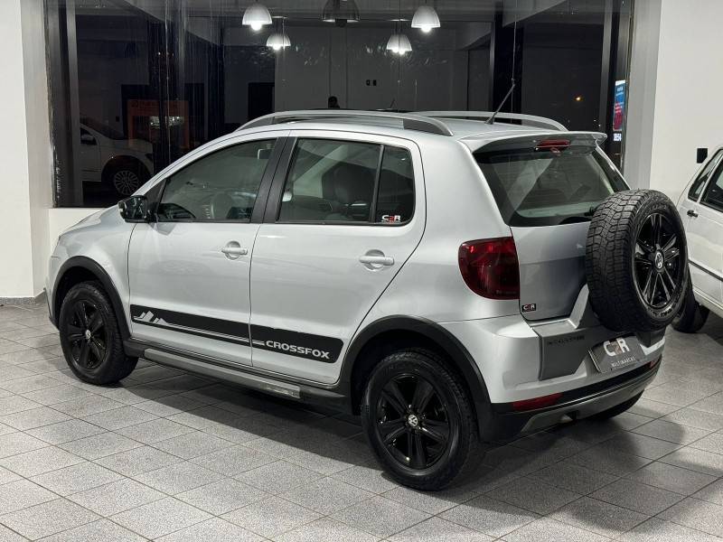 VOLKSWAGEN - CROSSFOX - 2011/2012 - Prata - R$ 44.900,00