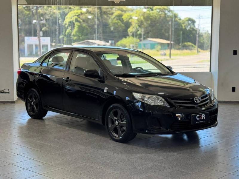 TOYOTA - COROLLA - 2013/2014 - Preta - R$ 66.900,00