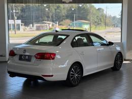 VOLKSWAGEN - JETTA - 2011/2012 - Branca - R$ 69.900,00