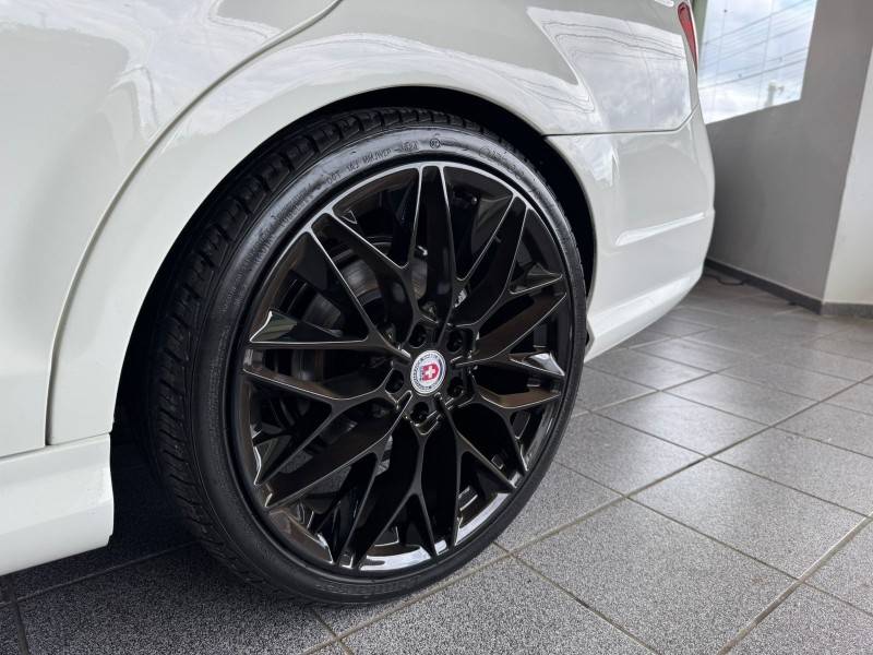 MERCEDES-BENZ - C 200 - 2011/2012 - Branca - R$ 79.900,00