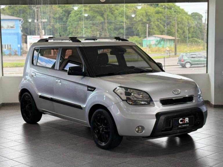 KIA MOTORS - SOUL - 2010/2010 - Prata - R$ 38.900,00