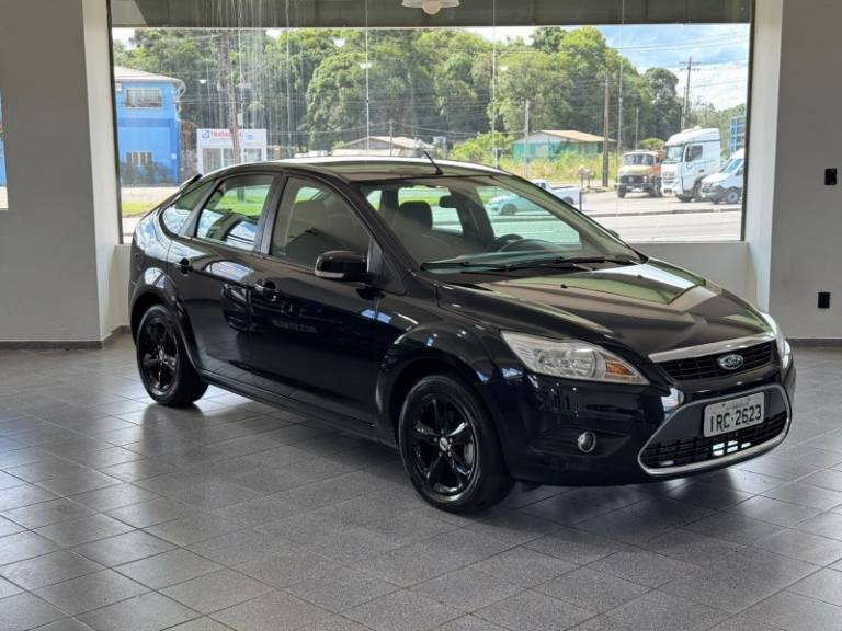 FORD - FOCUS - 2010/2011 - Preta - R$ 44.900,00