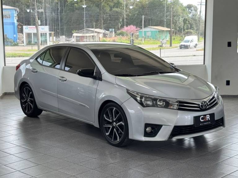 TOYOTA - COROLLA - 2014/2015 - Prata - R$ 84.900,00