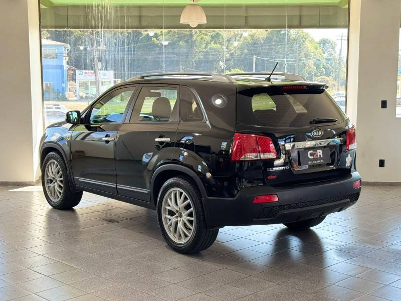 KIA MOTORS - SORENTO - 2011/2012 - Preta - R$ 55.900,00