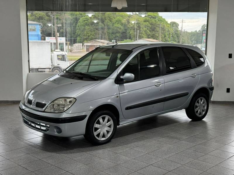 RENAULT - SCÉNIC - 2004/2005 - Prata - R$ 16.900,00