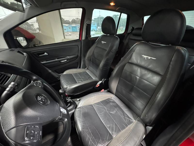 VOLKSWAGEN - CROSSFOX - 2011/2012 - Vermelha - R$ 39.900,00