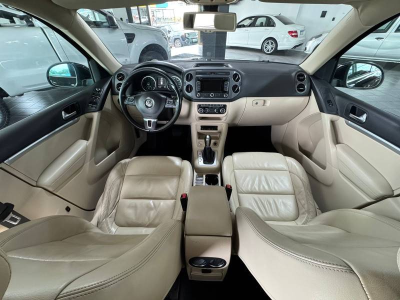 VOLKSWAGEN - TIGUAN - 2013/2014 - Preta - R$ 62.900,00
