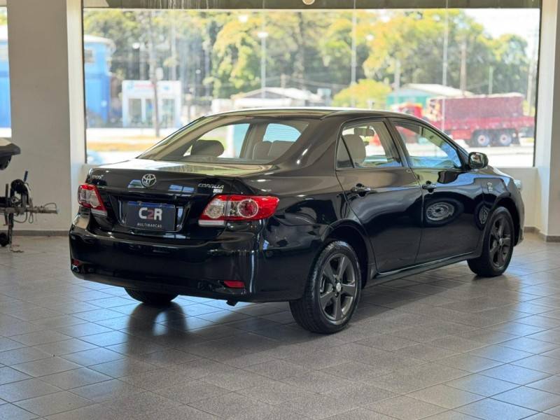 TOYOTA - COROLLA - 2013/2014 - Preta - R$ 66.900,00