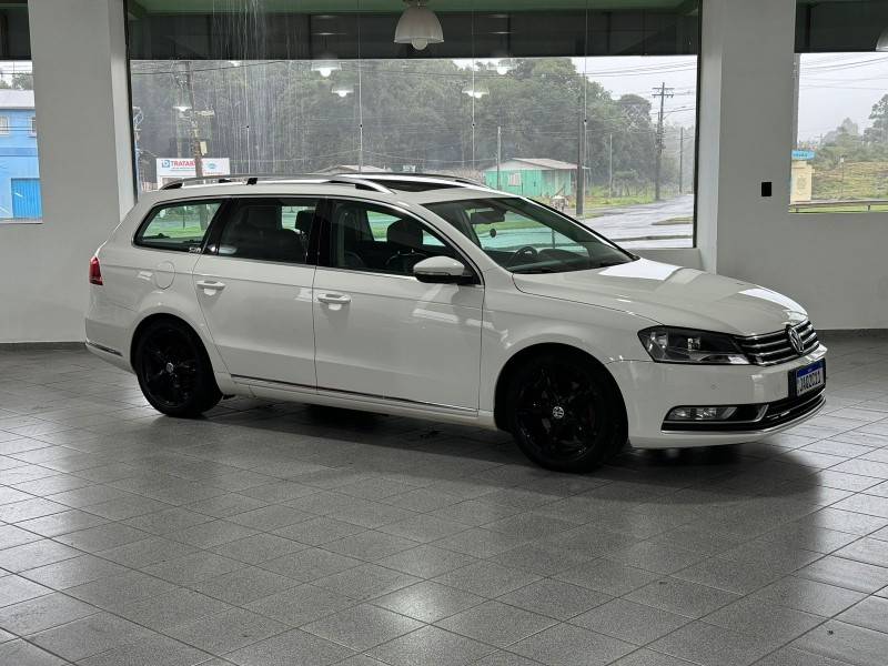 VOLKSWAGEN - PASSAT VARIANT - 2014/2014 - Branca - R$ 84.900,00