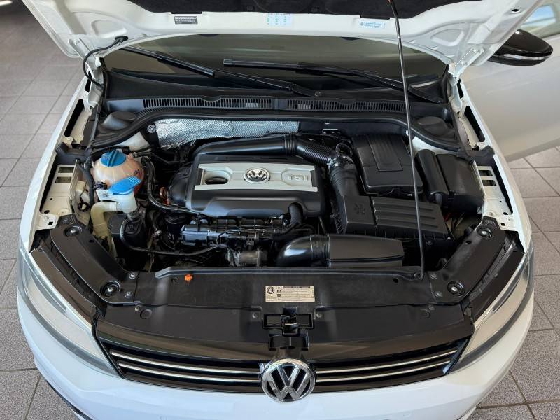 VOLKSWAGEN - JETTA - 2011/2012 - Branca - R$ 69.900,00