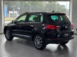 VOLKSWAGEN - TIGUAN - 2013/2014 - Preta - R$ 62.900,00