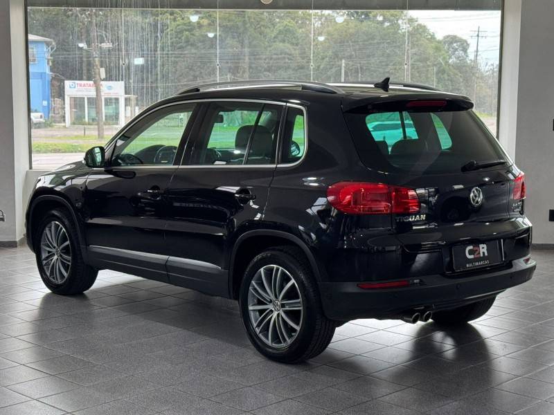 VOLKSWAGEN - TIGUAN - 2013/2014 - Preta - R$ 62.900,00