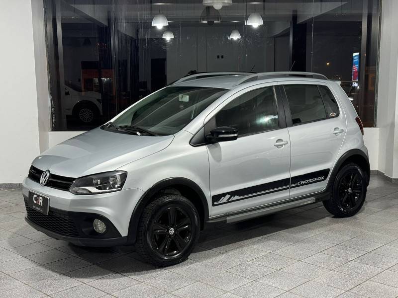 VOLKSWAGEN - CROSSFOX - 2011/2012 - Prata - R$ 44.900,00