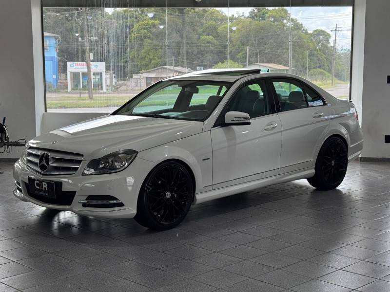 MERCEDES-BENZ - C 200 - 2011/2012 - Branca - R$ 79.900,00