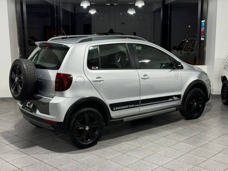 VOLKSWAGEN - CROSSFOX - 2011/2012 - Prata - R$ 44.900,00