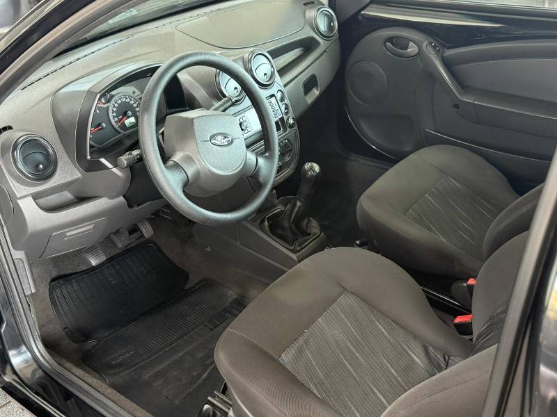 FORD - KA - 2008/2009 - Preta - R$ 26.900,00