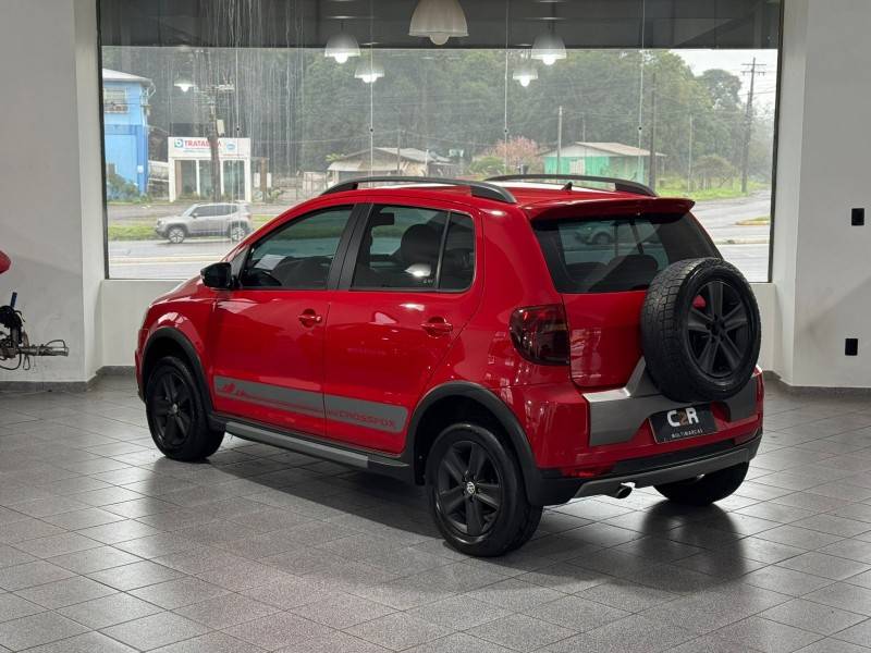 VOLKSWAGEN - CROSSFOX - 2011/2012 - Vermelha - R$ 39.900,00