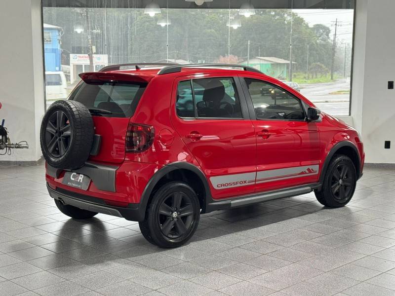 VOLKSWAGEN - CROSSFOX - 2011/2012 - Vermelha - R$ 39.900,00