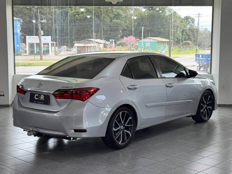 TOYOTA - COROLLA - 2014/2015 - Prata - R$ 84.900,00