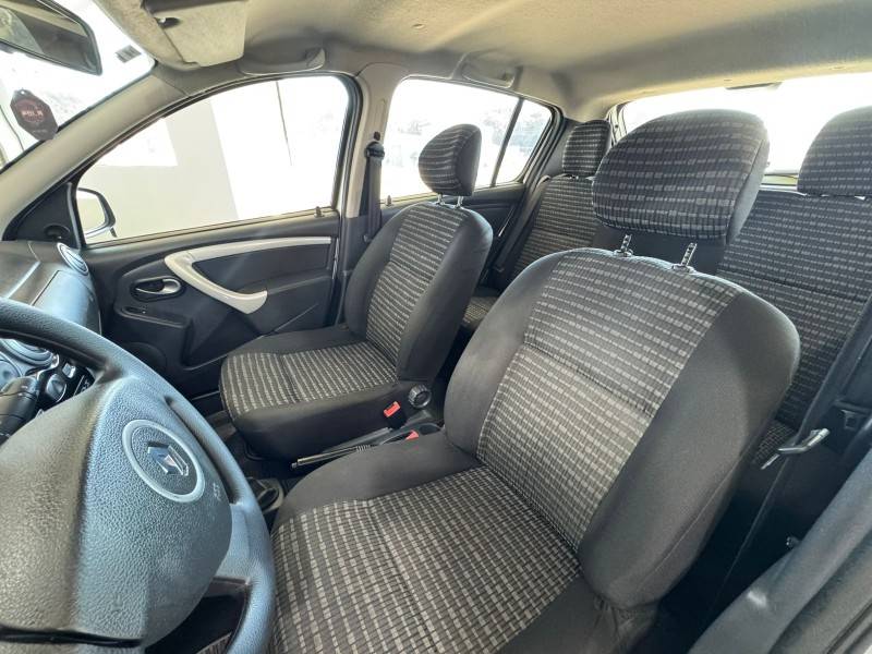RENAULT - SANDERO - 2013/2014 - Prata - R$ 34.900,00