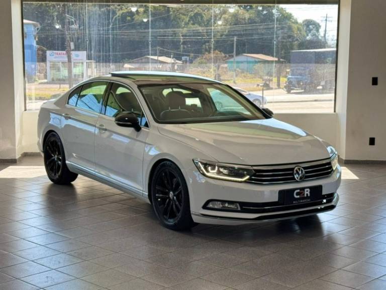 VOLKSWAGEN - PASSAT - 2018/2018 - Branca - R$ 124.900,00