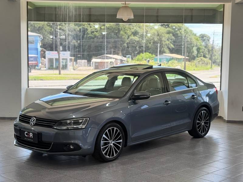 VOLKSWAGEN - JETTA - 2014/2014 - Cinza - R$ 82.900,00